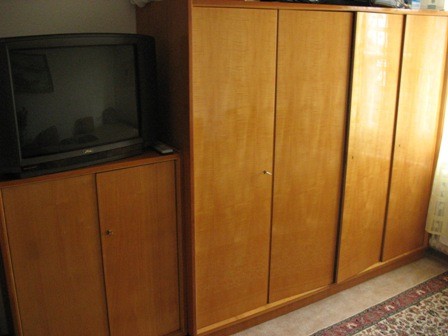 Szekrény és komód 350 Ron