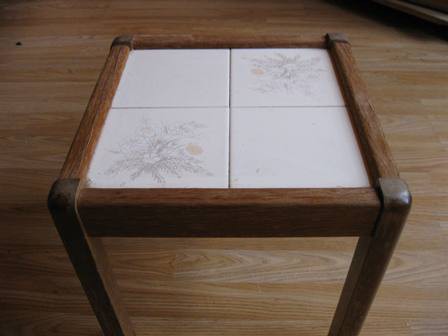 Kávézó/ virágtartó asztalka 30 Ron